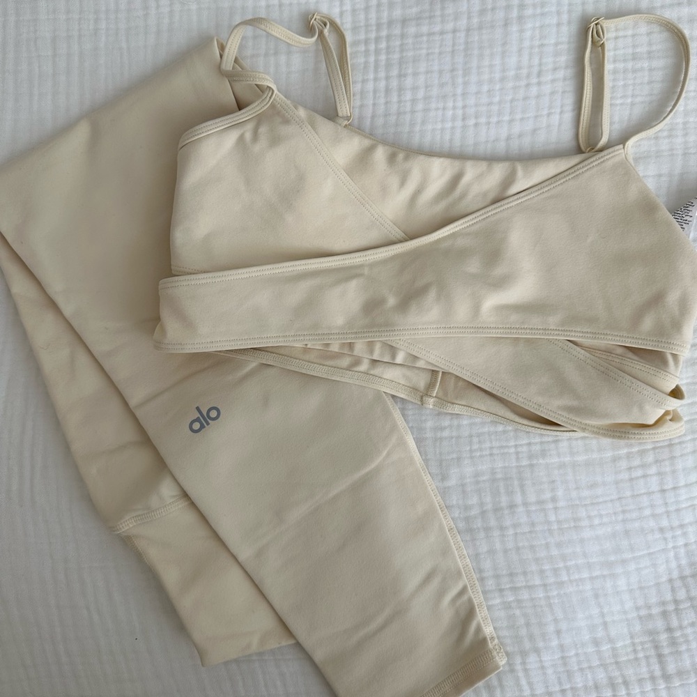 Alo Yoga buttercream workout set